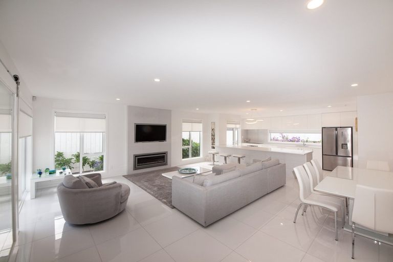 Photo of property in 5 Farnworth Terrace, Churton Park, Wellington, 6037