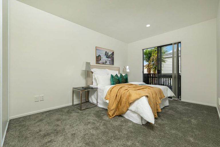 Photo of property in 35 Rakich Place, Henderson, Auckland, 0612