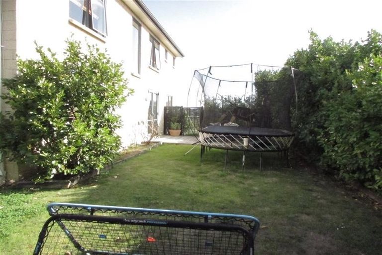 Photo of property in 27 Harrowglen Drive, Northcross, Auckland, 0632