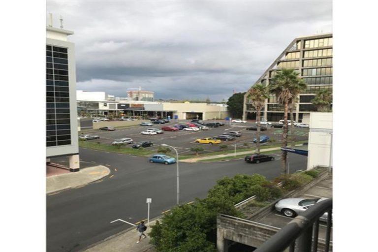 Photo of property in The Rennaissance, 4j/18 Ronwood Avenue, Manukau, Auckland, 2104