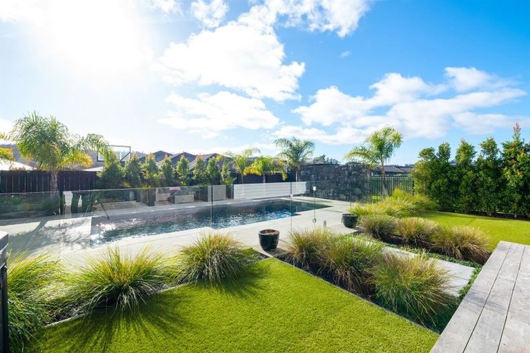 Photo of property in 8 Korako Drive, Kumeu, 0810