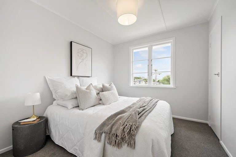 Photo of property in 5 Omega Street, Newlands, Wellington, 6037