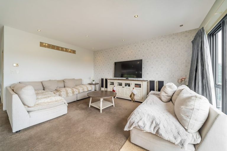 Photo of property in 8a Kiriwai Road, Paremata, Porirua, 5024