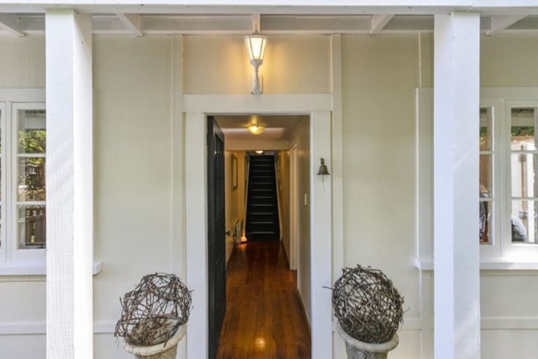 Photo of property in 34 Ferry Road, Days Bay, Lower Hutt, 5013