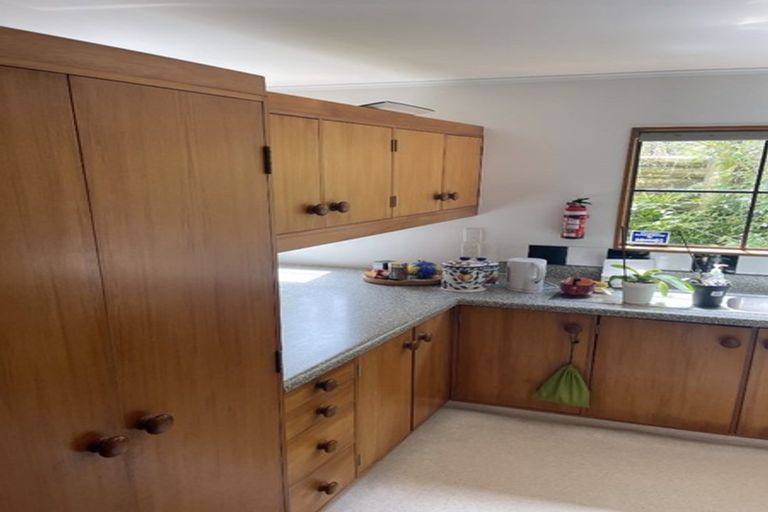 Photo of property in 5 Thatcher Crescent, Crofton Downs, Wellington, 6035