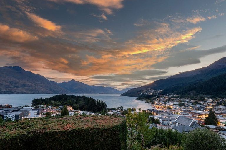 Photo of property in 19 Salmond Place, Queenstown, 9300