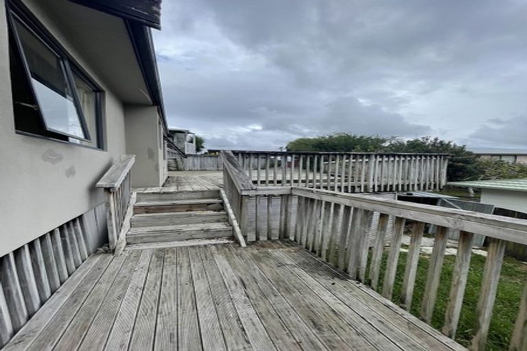 Photo of property in 6a Alma Street, Te Atatu South, Auckland, 0610