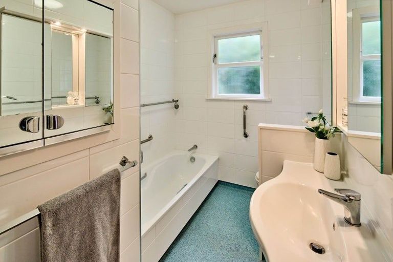 Photo of property in 65 Queens Grove, Hutt Central, Lower Hutt, 5010