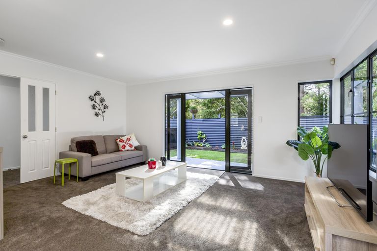Photo of property in 3/8 Golf Road, New Lynn, Auckland, 0600