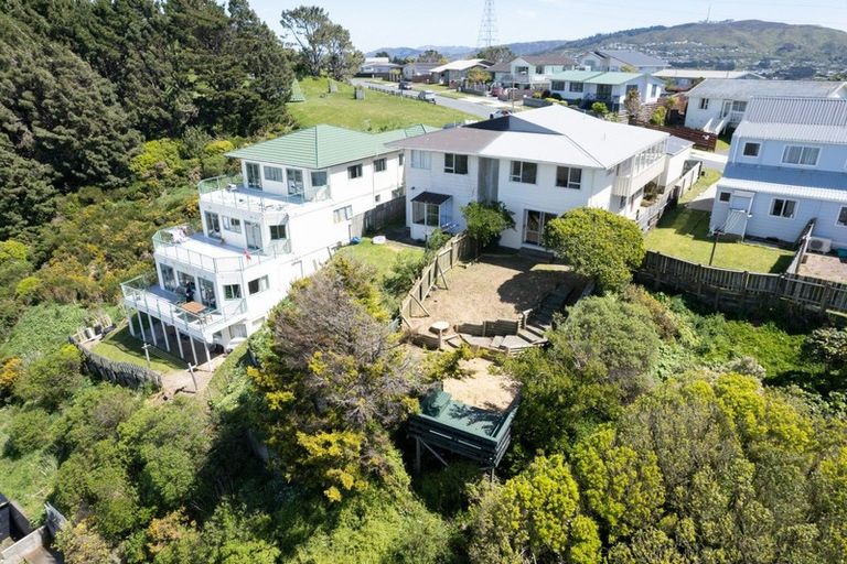 Photo of property in 9a Edgecombe Street, Newlands, Wellington, 6037