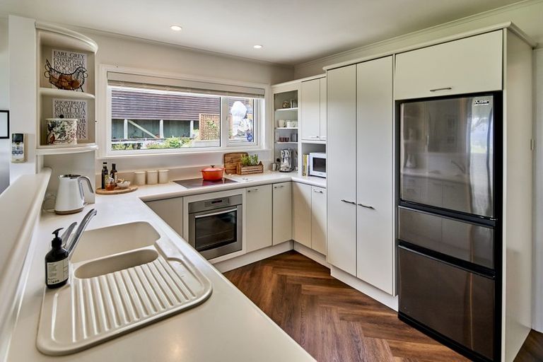 Photo of property in 16 Raynham Way, Silverstream, Upper Hutt, 5019