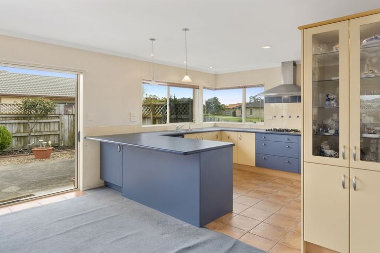Photo of property in 28 Mcleod Place, Papamoa Beach, Papamoa, 3118
