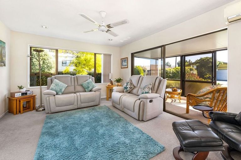 Photo of property in 3 Prudhoe Lane, Northcote, Christchurch, 8052
