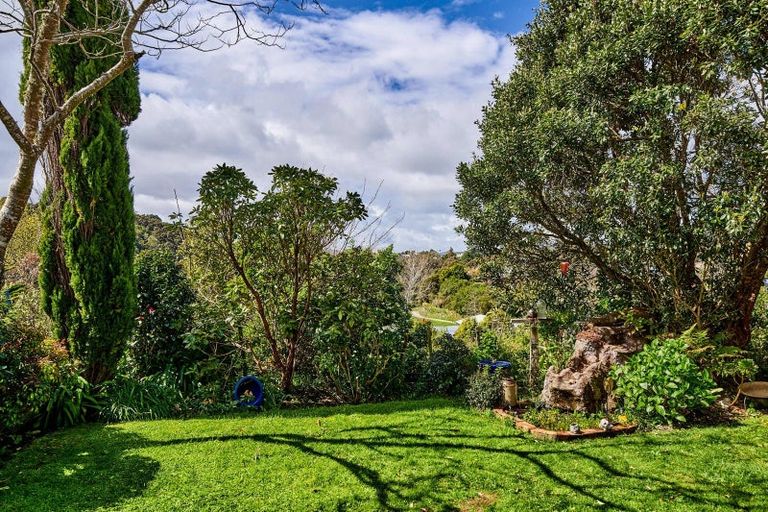 Photo of property in 18 Solander Place, Whitby, Porirua, 5024