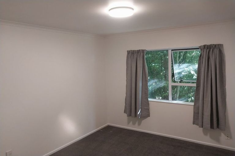Photo of property in 64a Newlands Road, Newlands, Wellington, 6037