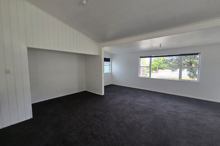 Photo of property in 8 Oreil Avenue, West Harbour, Auckland, 0618