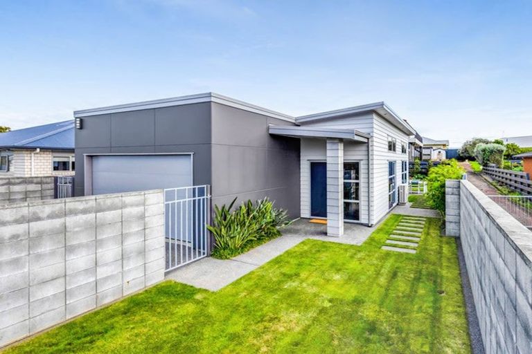 Photo of property in 17 Victoria Street, Hawera, 4610