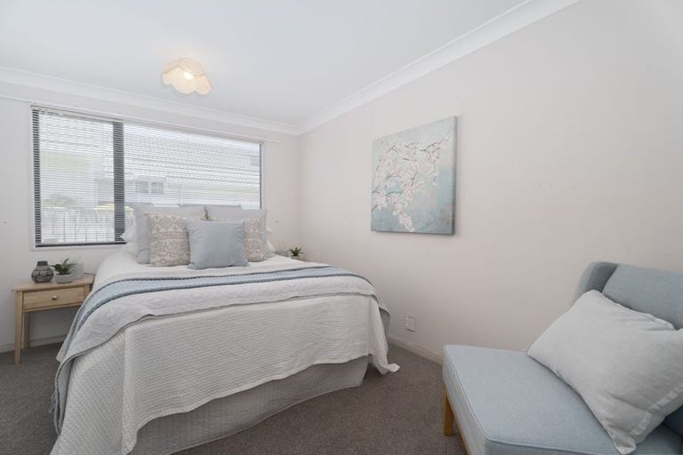 Photo of property in 121 Westchester Drive, Churton Park, Wellington, 6037