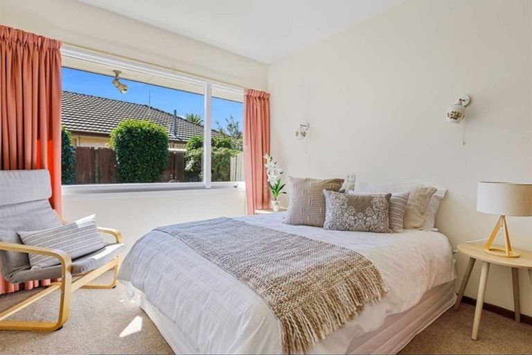 Photo of property in 2/208 Waimairi Road, Ilam, Christchurch, 8041