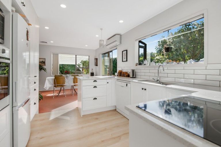 Photo of property in 5 Edgewater Grove, Orewa, 0931