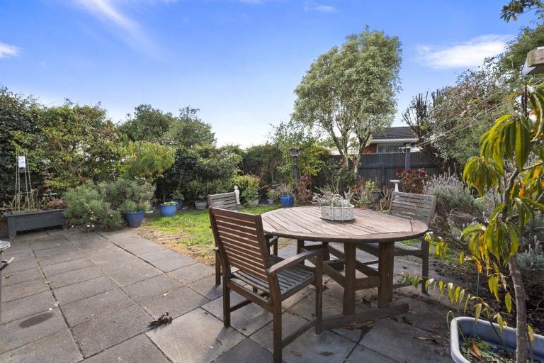 Photo of property in 14 Westmere Place, Takaro, Palmerston North, 4412