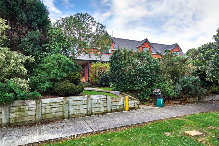 Photo of property in 12 Oak Crescent, Ashhurst, 4810