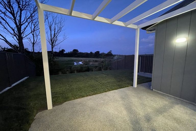Photo of property in 16 Koreke Close, Kenepuru, Porirua, 5022