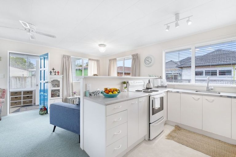 Photo of property in 54a Yeovil Road, Te Atatu Peninsula, Auckland, 0610