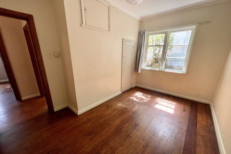 Photo of property in 27 Harland Street, Brooklyn, Wellington, 6021