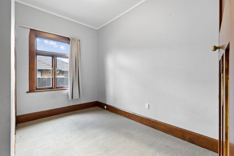 Photo of property in 19 Ward Street, Palmerston North, 4414