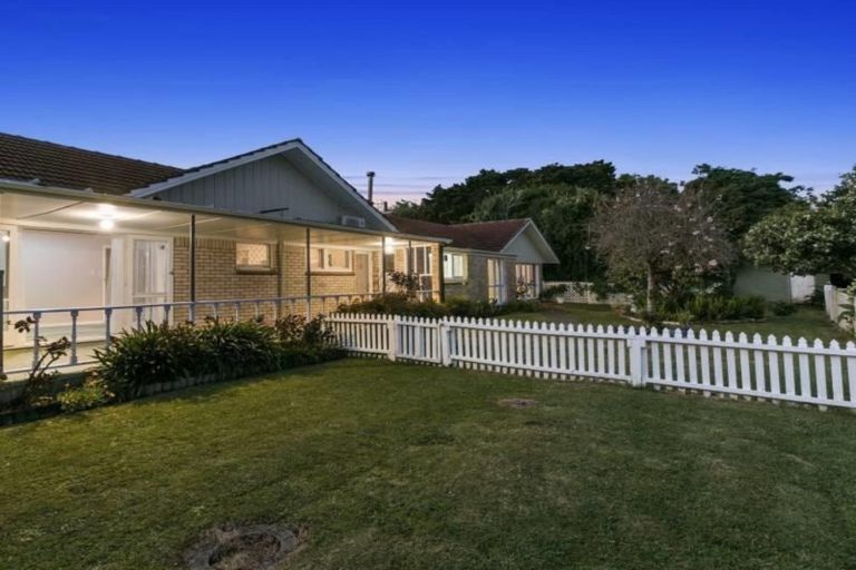 Photo of property in 14a Carnoustie Drive, Wattle Downs, Auckland, 2103