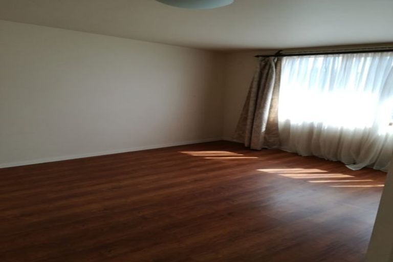 Photo of property in 70 Millbrook Road, Henderson, Auckland, 0612