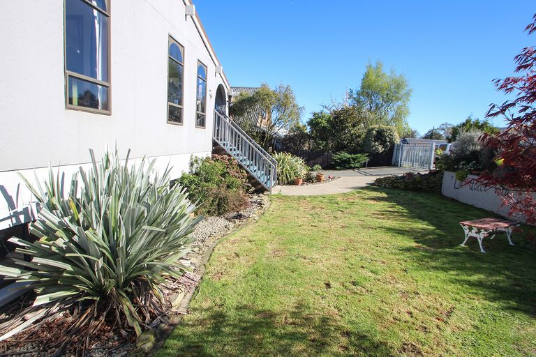 Photo of property in 30 Leven Street, South Hill, Oamaru, 9400