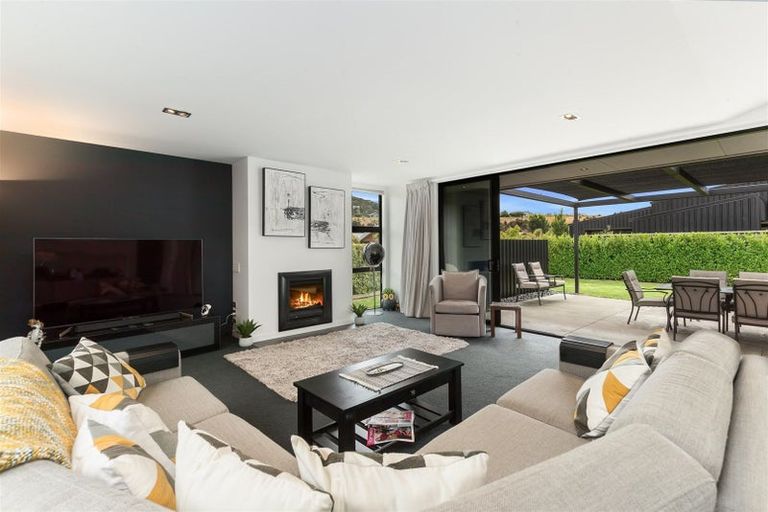 Photo of property in 5 Poppy Lane, Albert Town, Wanaka, 9305