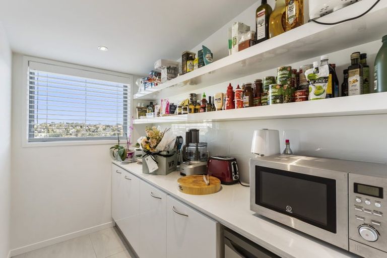 Photo of property in 4a Beach Road, Castor Bay, Auckland, 0620