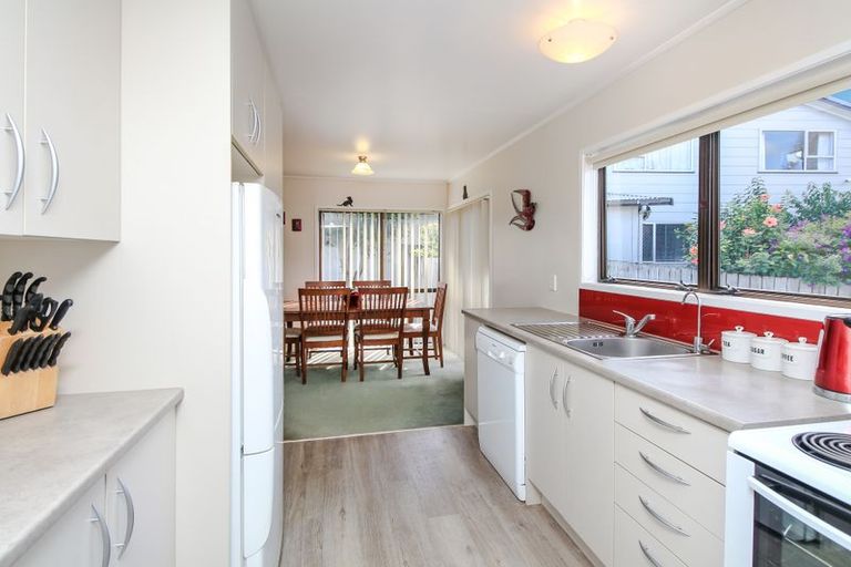 Photo of property in 15 Peterhouse Place, West Harbour, Auckland, 0618