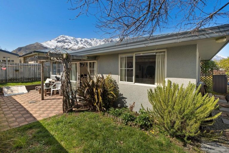 Photo of property in 51 Remarkables Crescent, Frankton, Queenstown, 9300