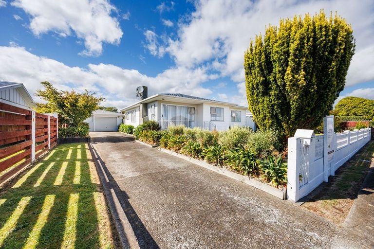 Photo of property in 14 Heather Street, Levin, 5510