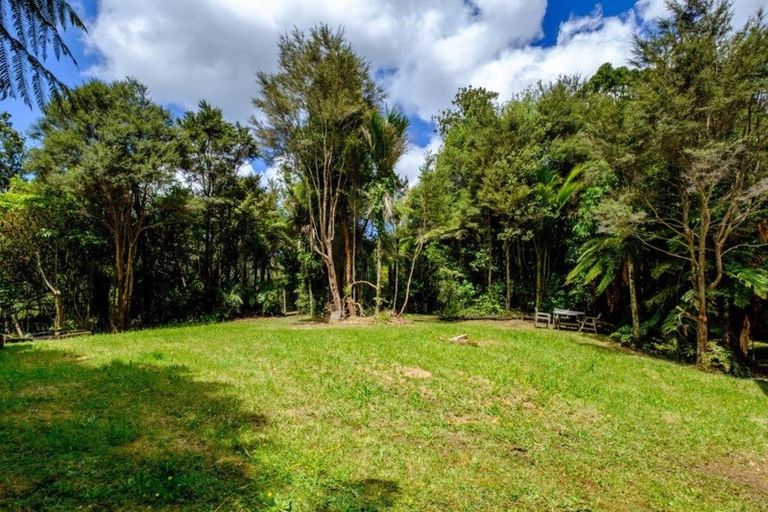 Photo of property in 118 Opanuku Road, Henderson Valley, Auckland, 0612