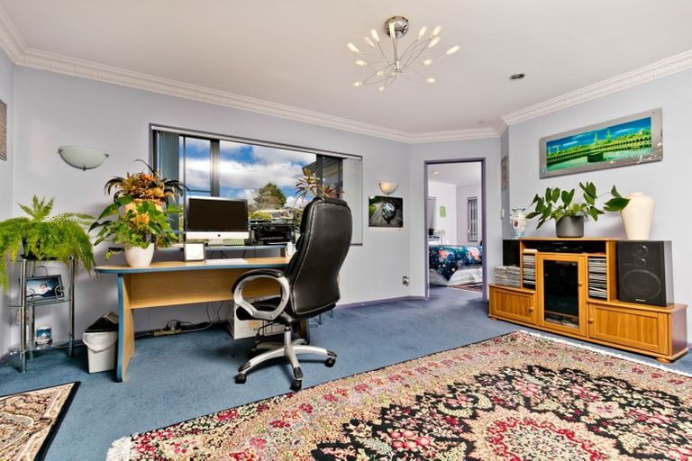 Photo of property in 5a Crompton Road, Massey, Auckland, 0614