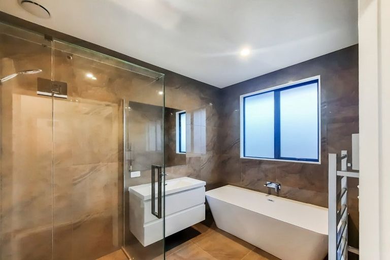 Photo of property in 16 Tara Crescent, Woodend, 7610