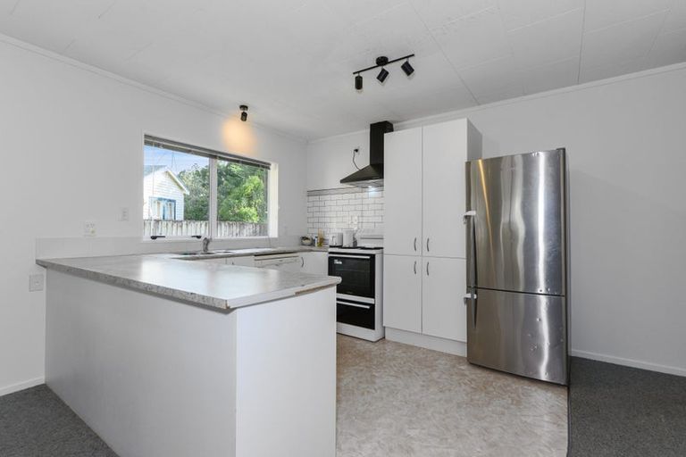 Photo of property in 2 Paramu Avenue, Birkdale, Auckland, 0626