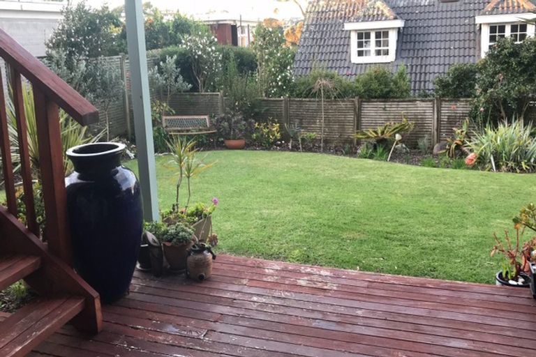 Photo of property in 23a Bournemouth Terrace, Murrays Bay, Auckland, 0630