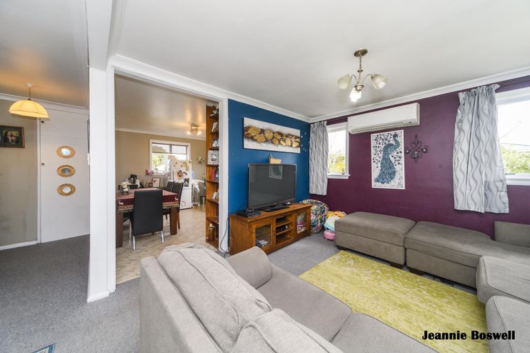 Photo of property in 6 Pukatea Place, Milson, Palmerston North, 4414