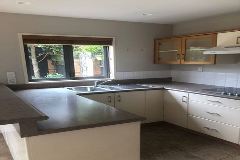 Photo of property in 382 Memorial Avenue, Burnside, Christchurch, 8053