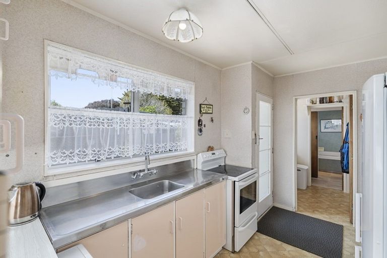 Photo of property in 14 Palliser Place, Milson, Palmerston North, 4414