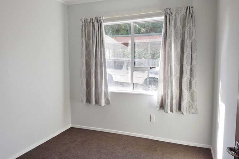 Photo of property in 3/11 Alston Avenue, Kelston, Auckland, 0602