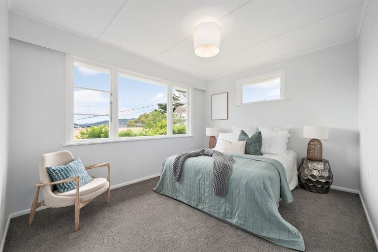 Photo of property in 5 Omega Street, Newlands, Wellington, 6037