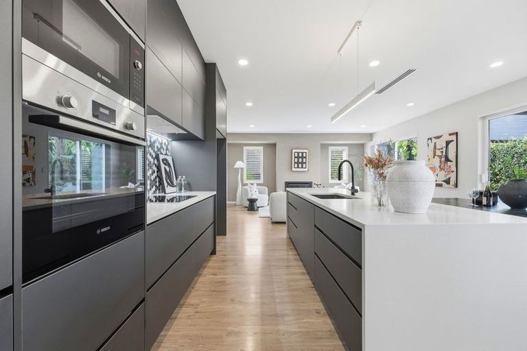 Photo of property in 17a Lake Pupuke Drive, Takapuna, Auckland, 0622