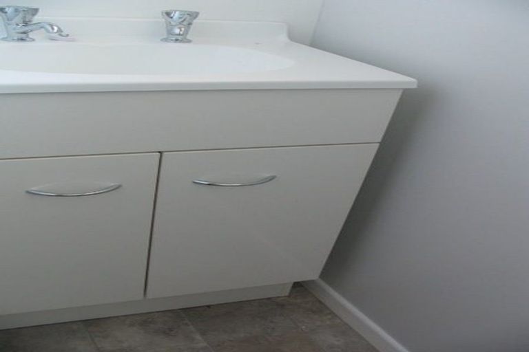 Photo of property in 28-30 Lake Pupuke Drive, Takapuna, Auckland, 0622